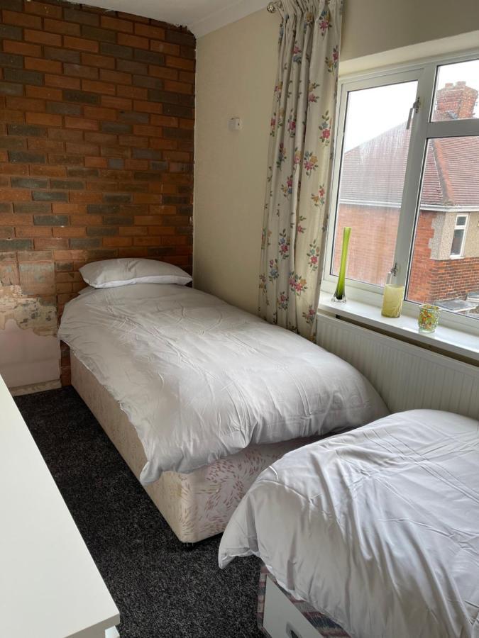 Spacious, Sleeps 17, 3 Bathrooms, Parking, Mansfield Kültér fotó
