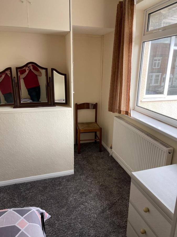 Spacious, Sleeps 17, 3 Bathrooms, Parking, Mansfield Kültér fotó