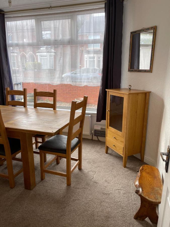 Spacious, Sleeps 17, 3 Bathrooms, Parking, Mansfield Kültér fotó