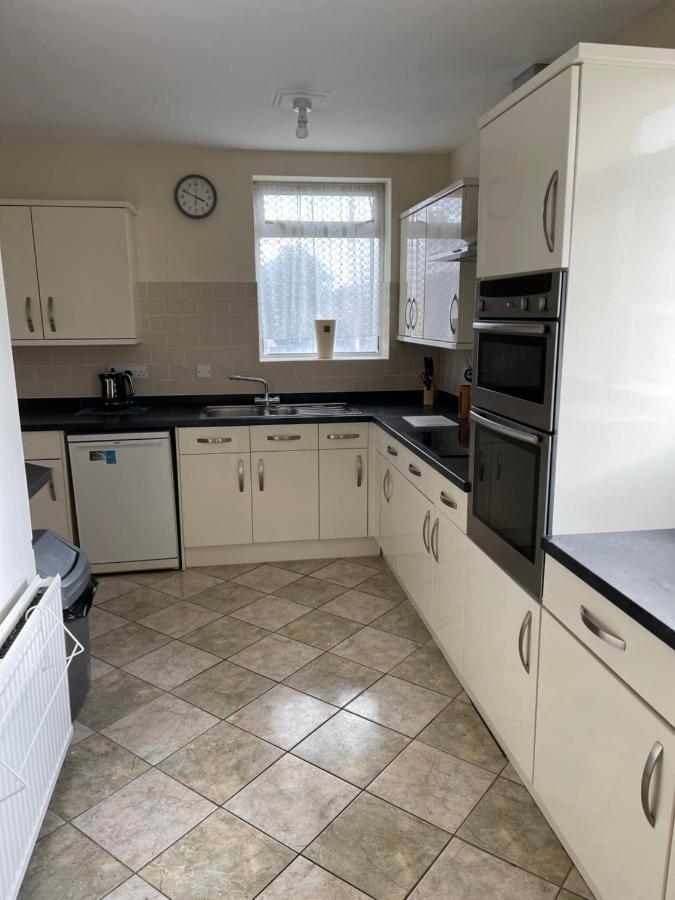 Spacious, Sleeps 17, 3 Bathrooms, Parking, Mansfield Kültér fotó