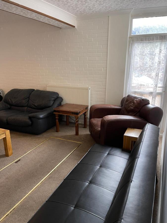 Spacious, Sleeps 17, 3 Bathrooms, Parking, Mansfield Kültér fotó