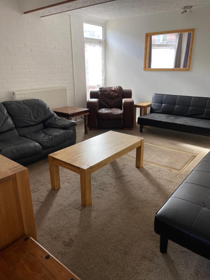 Spacious, Sleeps 17, 3 Bathrooms, Parking, Mansfield Kültér fotó