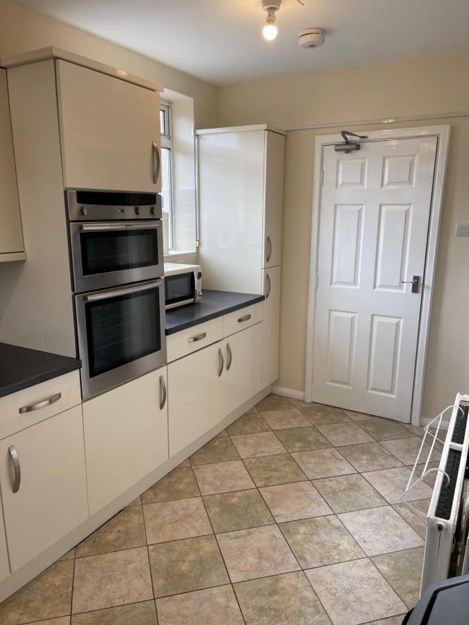 Spacious, Sleeps 17, 3 Bathrooms, Parking, Mansfield Kültér fotó