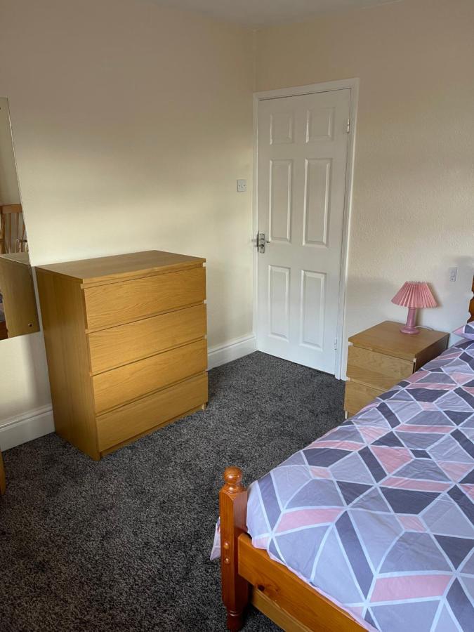 Spacious, Sleeps 17, 3 Bathrooms, Parking, Mansfield Kültér fotó