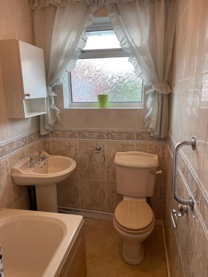 Spacious, Sleeps 17, 3 Bathrooms, Parking, Mansfield Kültér fotó