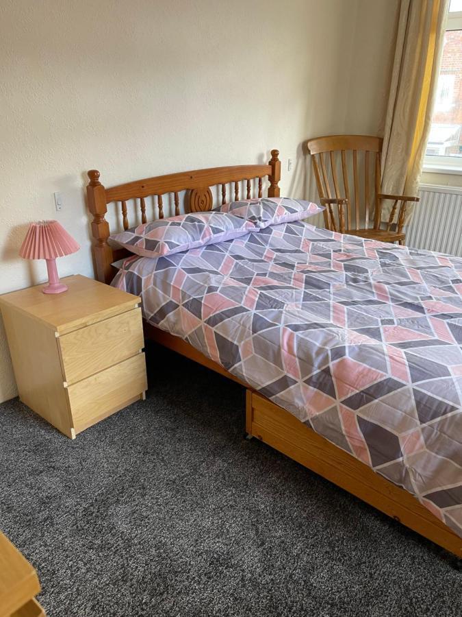 Spacious, Sleeps 17, 3 Bathrooms, Parking, Mansfield Kültér fotó