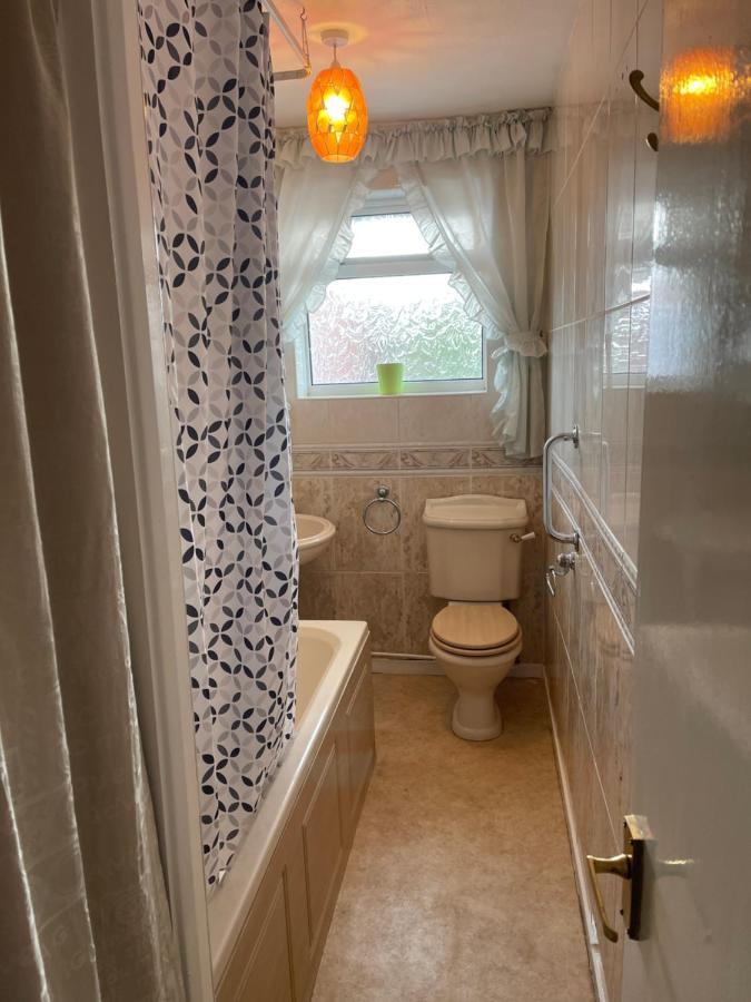 Spacious, Sleeps 17, 3 Bathrooms, Parking, Mansfield Kültér fotó