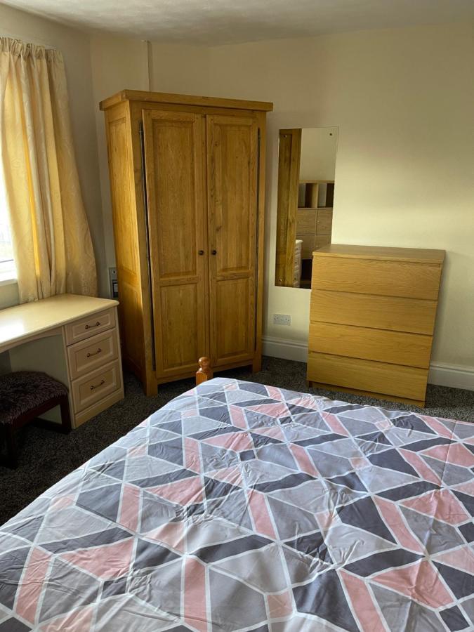 Spacious, Sleeps 17, 3 Bathrooms, Parking, Mansfield Kültér fotó