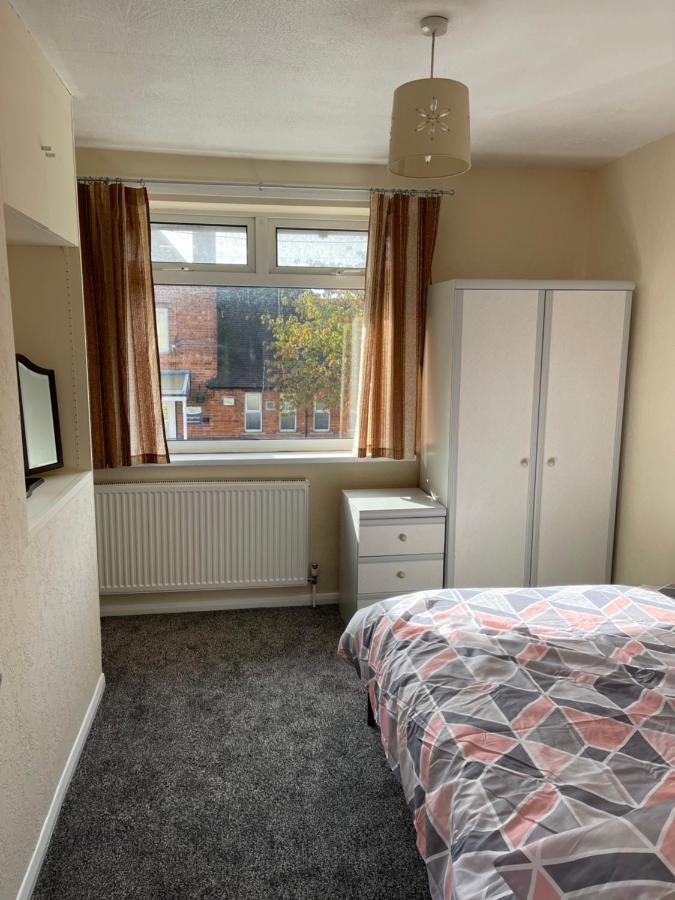 Spacious, Sleeps 17, 3 Bathrooms, Parking, Mansfield Kültér fotó