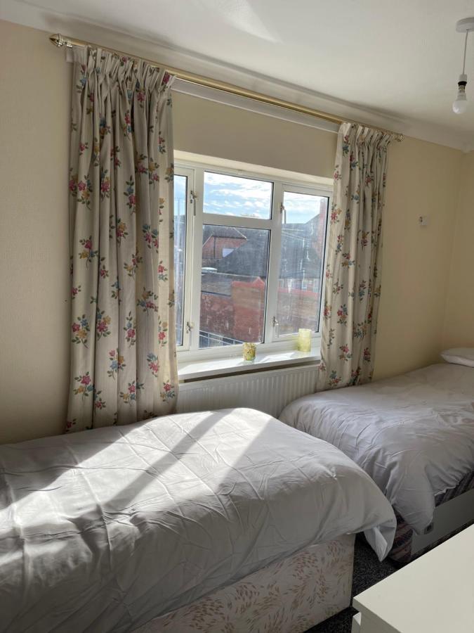 Spacious, Sleeps 17, 3 Bathrooms, Parking, Mansfield Kültér fotó