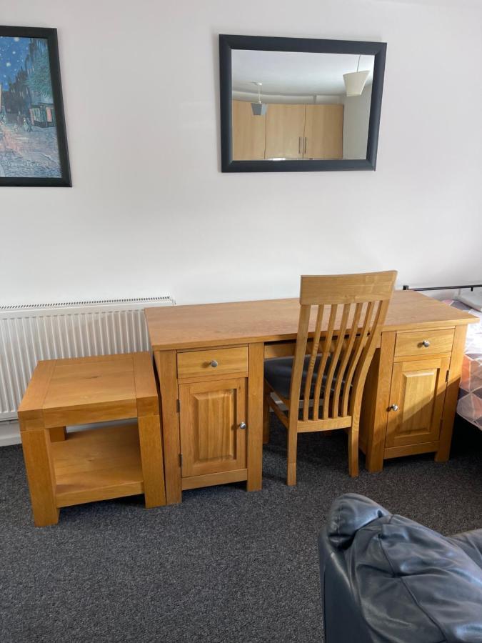 Spacious, Sleeps 17, 3 Bathrooms, Parking, Mansfield Kültér fotó