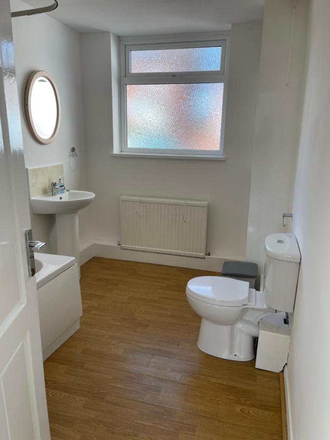 Spacious, Sleeps 17, 3 Bathrooms, Parking, Mansfield Kültér fotó