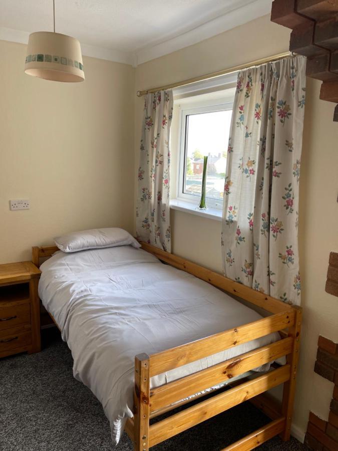 Spacious, Sleeps 17, 3 Bathrooms, Parking, Mansfield Kültér fotó