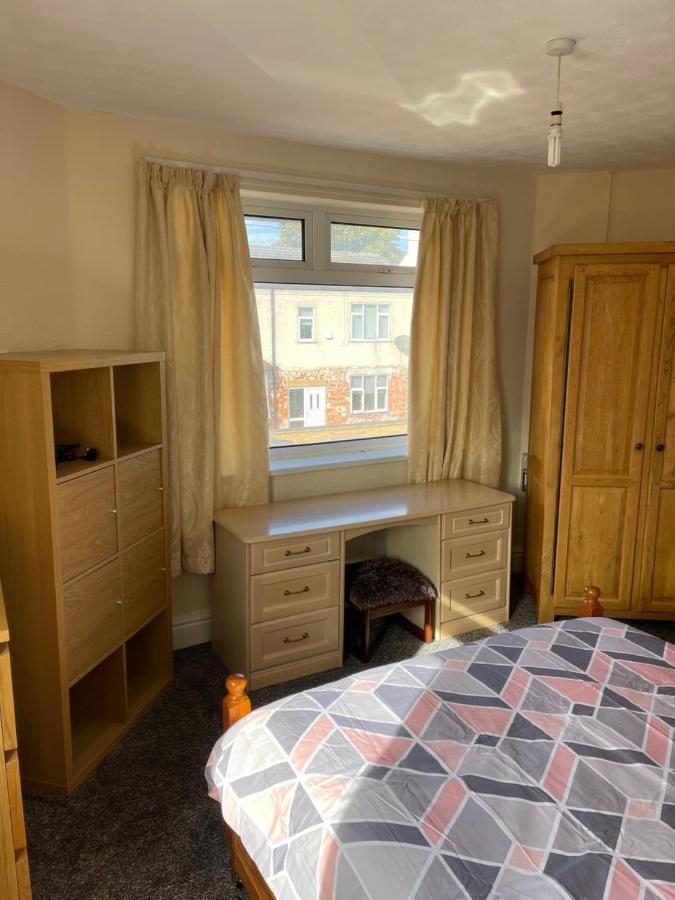 Spacious, Sleeps 17, 3 Bathrooms, Parking, Mansfield Kültér fotó